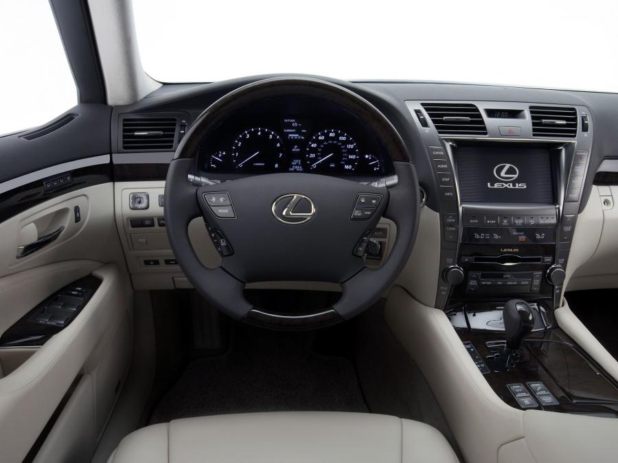  Lexus LS460 2006 года  (фото 2 из 200)